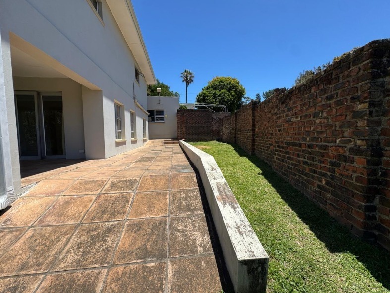 5 Bedroom Property for Sale in Gonubie Eastern Cape